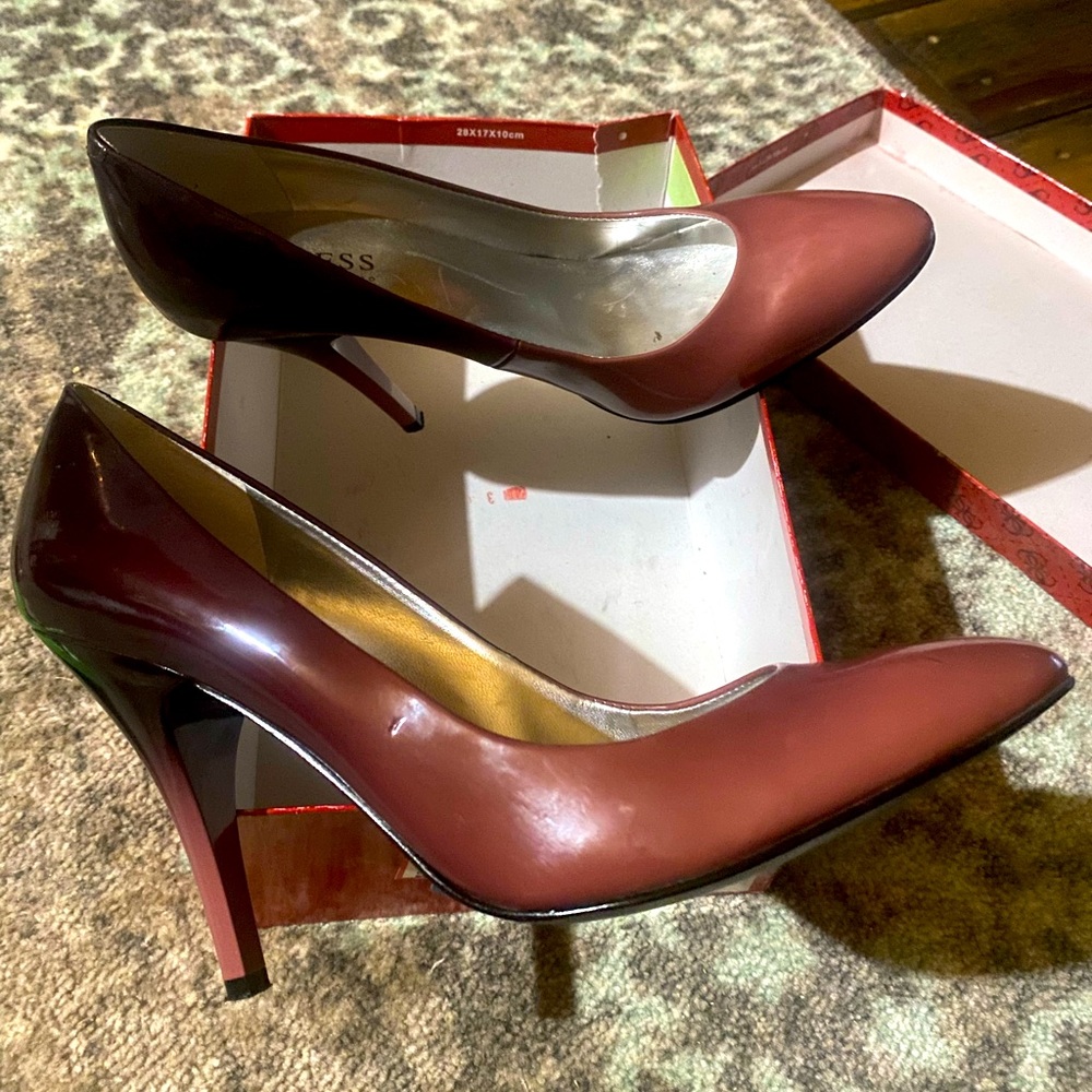 Size 8 ombré heel GUESS